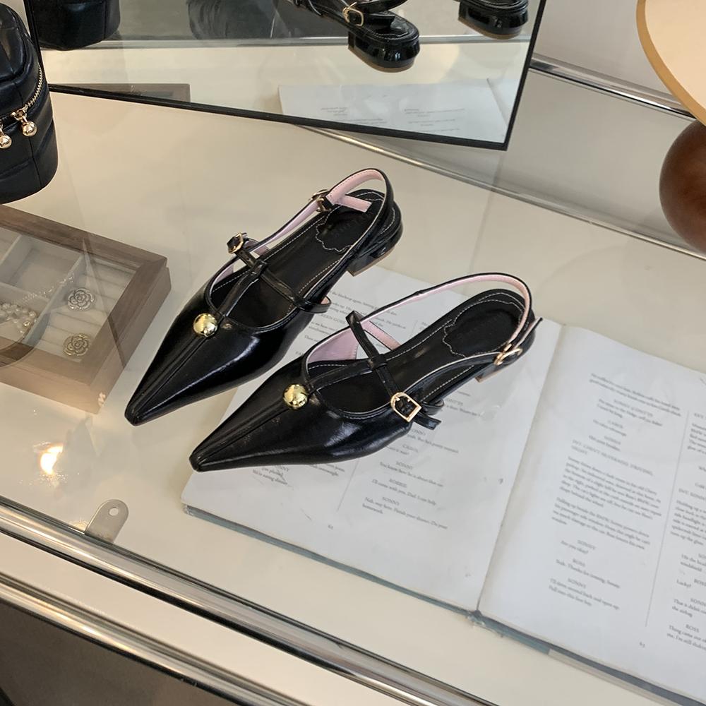 Модные женские босоножки с острым носком 2024 года, новые поступления, дизайн с заклепками, низкий каблук, ремешок сзади, черный, серебристый, белый, летние туфли для вечеринок, женские