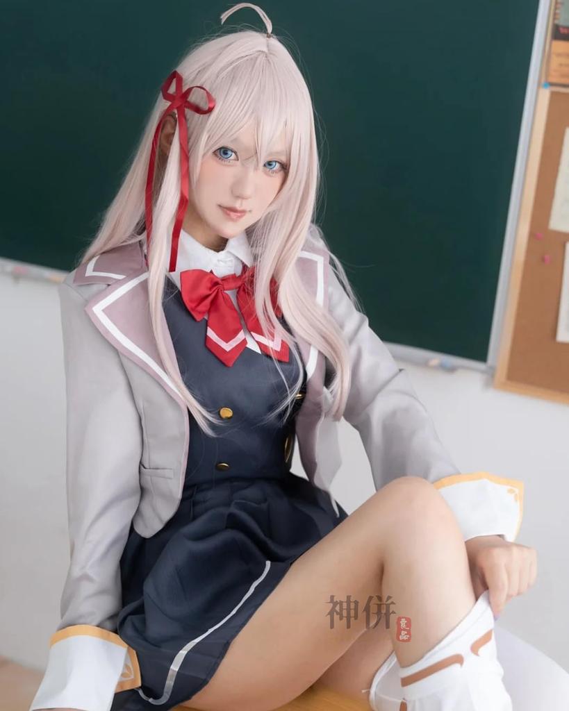 Косплей-парик Алисы Михайловны Кудзё Одинокая Арья по соседству, которая иногда пробирается в школу и на сцену во взрослом костюме, размер [Отличный]