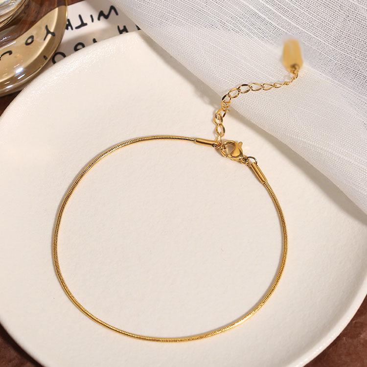 Elegant 18K Gold Titanium Steel Bracelets: European & American Fashion, Non-fading, Women's Versatile Personality Hand Jewelry