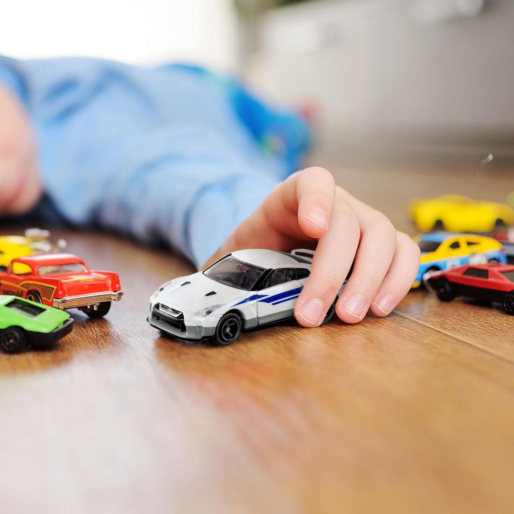 TAKARA TOMY Dream Tomica Shinkalion CW Tomica Nissan Miniature Car Toy for Ages 3 and Up GT-R (N700S Nozomi)