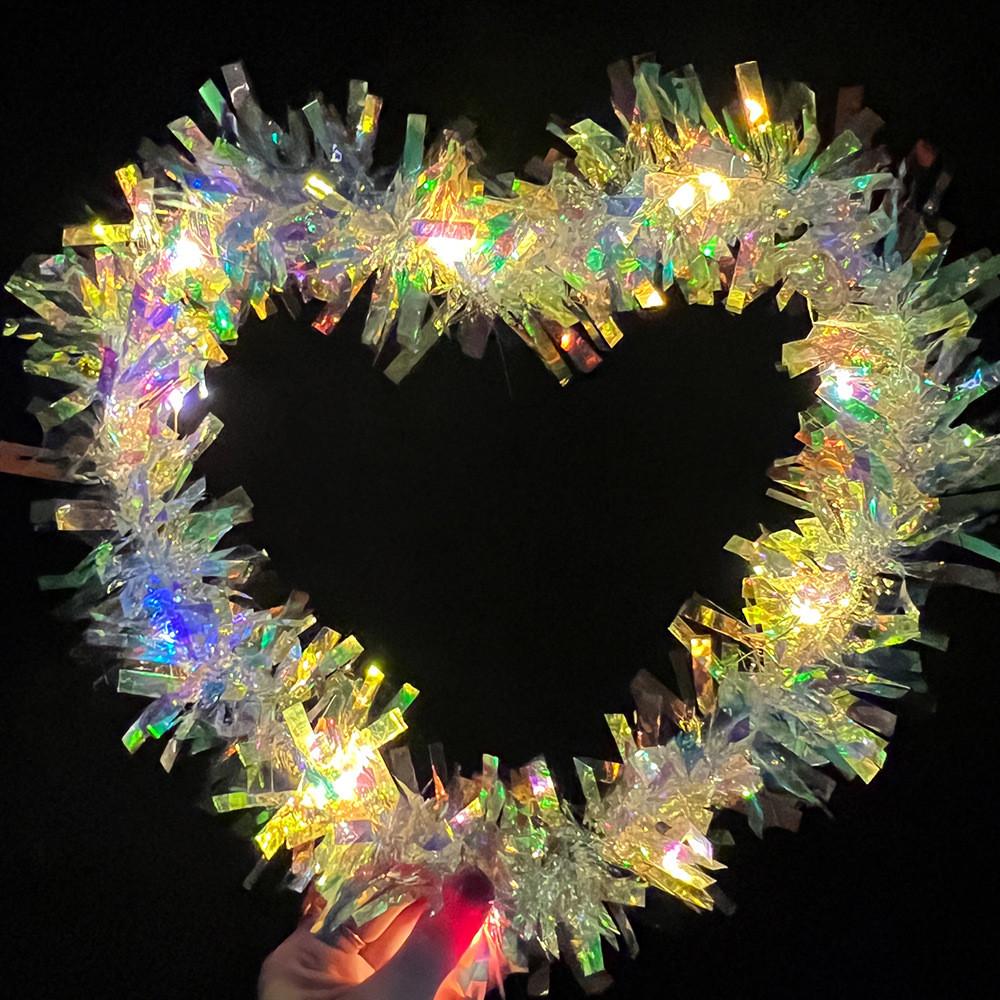 Очаровательный венок «Красное сердце» со светодиодной подсветкой — восхитительный декоративный акцент для Дня святого Валентина