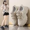 Женские кожаные кроссовки в корейском стиле на низкой подошве, дышащие повседневные кроссовки с увеличением роста, издание «Осень 2024»