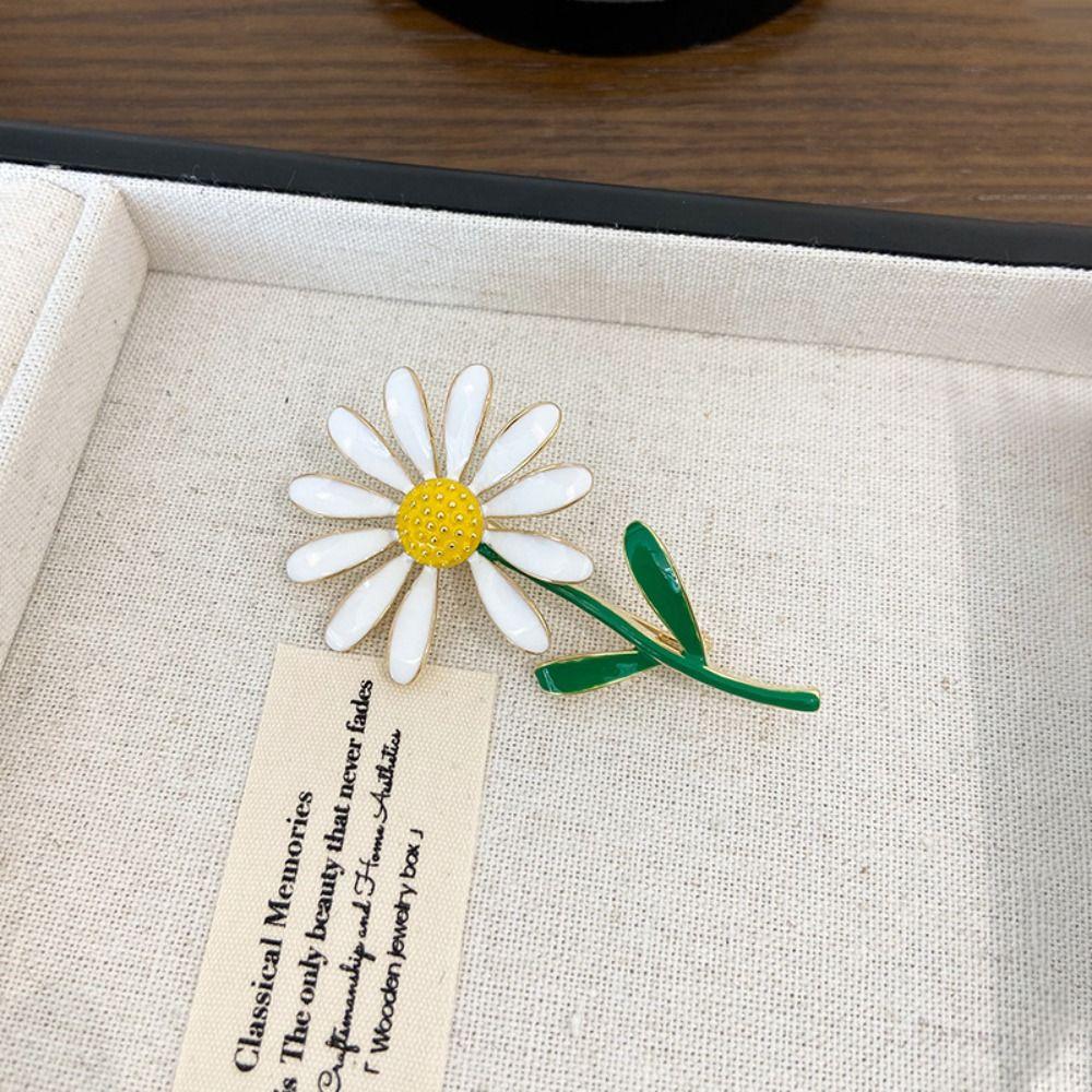 Брошь в виде ромашки в корейском стиле, булавка для воротника костюма в виде ромашки, модная брошь в том же стиле GD