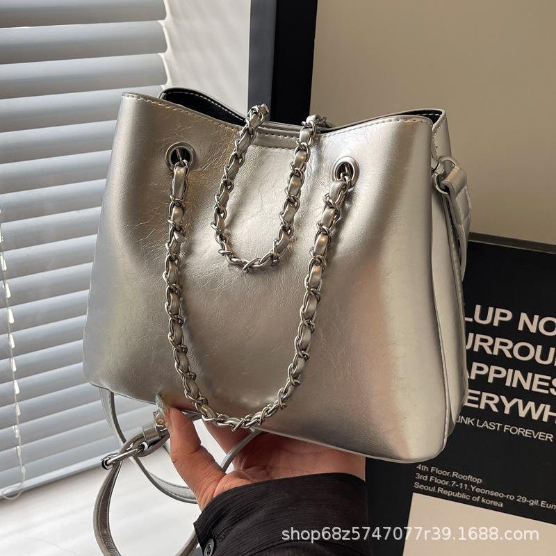 Simple Texture Chain Bucket Bag Women's 2025 New High-end Niche Versatile Crossbody Bag Fashionable Commuter Bag