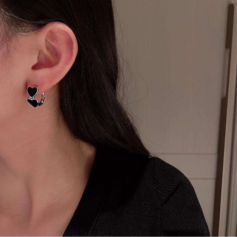 Новые серьги-гвоздики в форме сердца, темно-сладкие, холодные, черные, с капельной глазурью, женские ретро-украшения для ушей