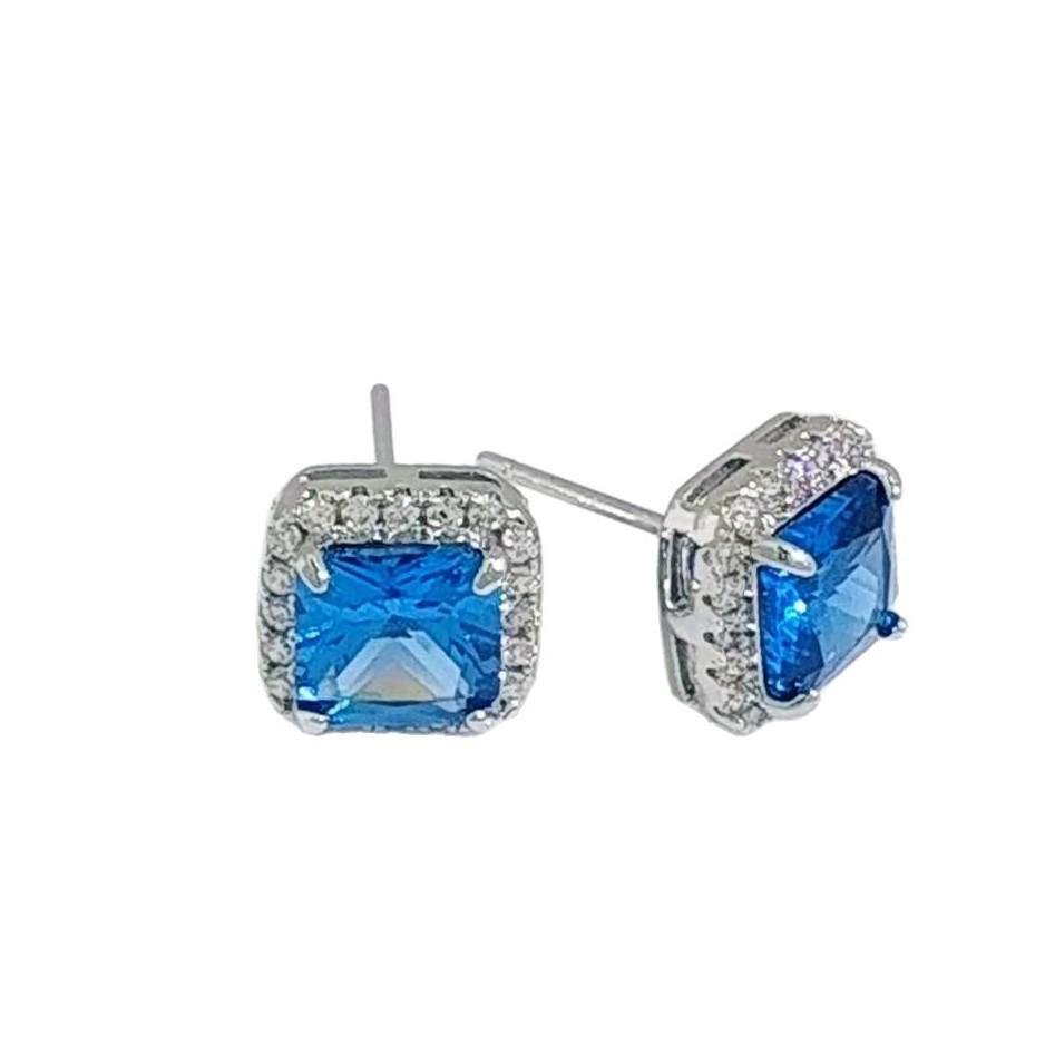 Квадратные серьги 'Рубиновая принцесса': Вставные серьги-квадратики из красного корунда цвета "голубиная кровь" для женщин