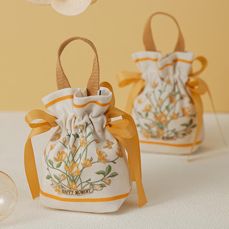 5 Pcs Retro Floral Print Candy Bag High-grade Chocolate Candy Favour Bags Portable Cloth Wedding Party Drawstring Candy Bags 