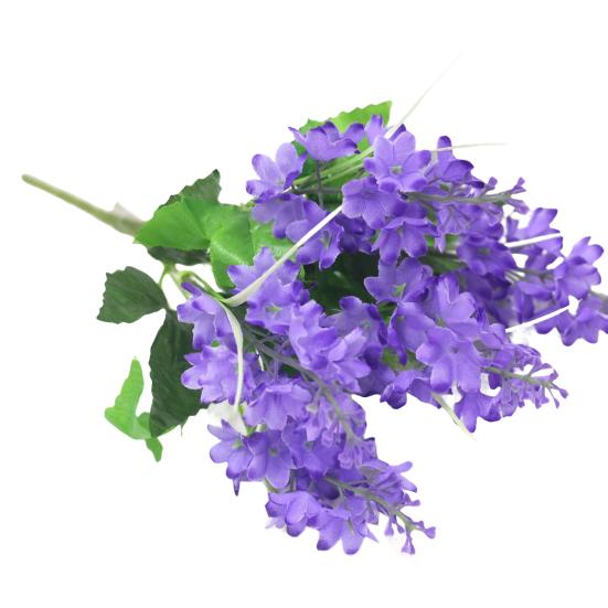 Красивый искусственный цветок, привлекательный, эстетический, долговечный.