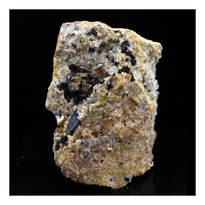 Pierres et Minéraux. Pyrite + Calcite + Dolomite. 160.0 ct. Lamalou-les-Bains, Hérault, France..