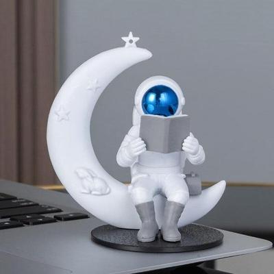 Фигурка астронавта, предмет интерьера для дома, идолы для офисного стола, игрушка астронавта для приборной панели автомобиля, чтение на Луне, подарочные предметы
