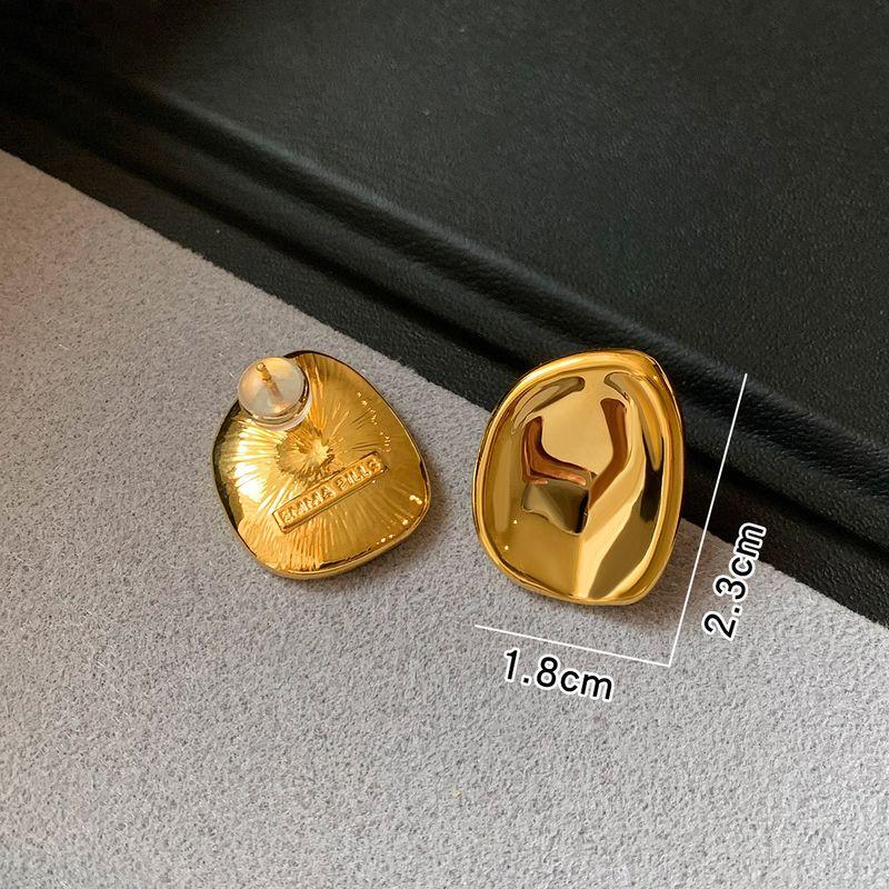 925 Silver Needle European and American Retro Metal Large Earrings for Women, Light Luxury, High-End, Unique and Stylish Gold Earrings Studs