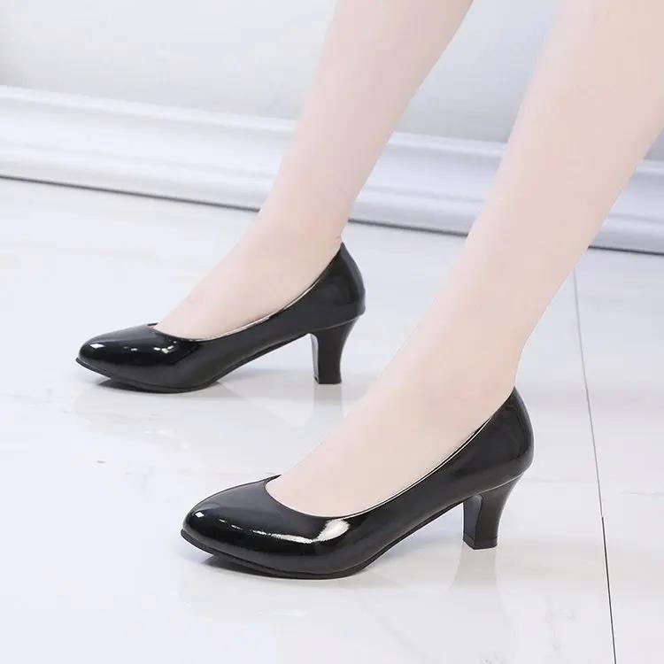 Модные женские кожаные туфли на среднем каблуке, новые высококачественные туфли, классические черно-белые туфли для офисных женщин, белые туфли на высоком каблуке, красные сексуальные туфли на каблуке 566