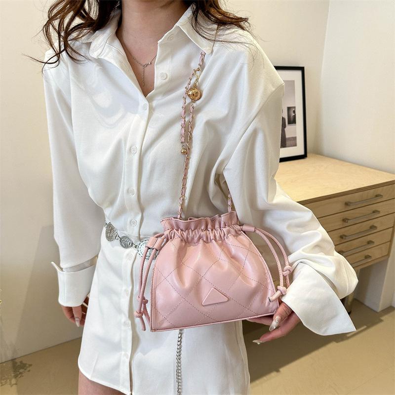 Сумка-цепочка с бриллиантами Корейская сумка-ведро маленького размера высокой ценности Весна-лето Новая нишевая сумка через плечо для женщин