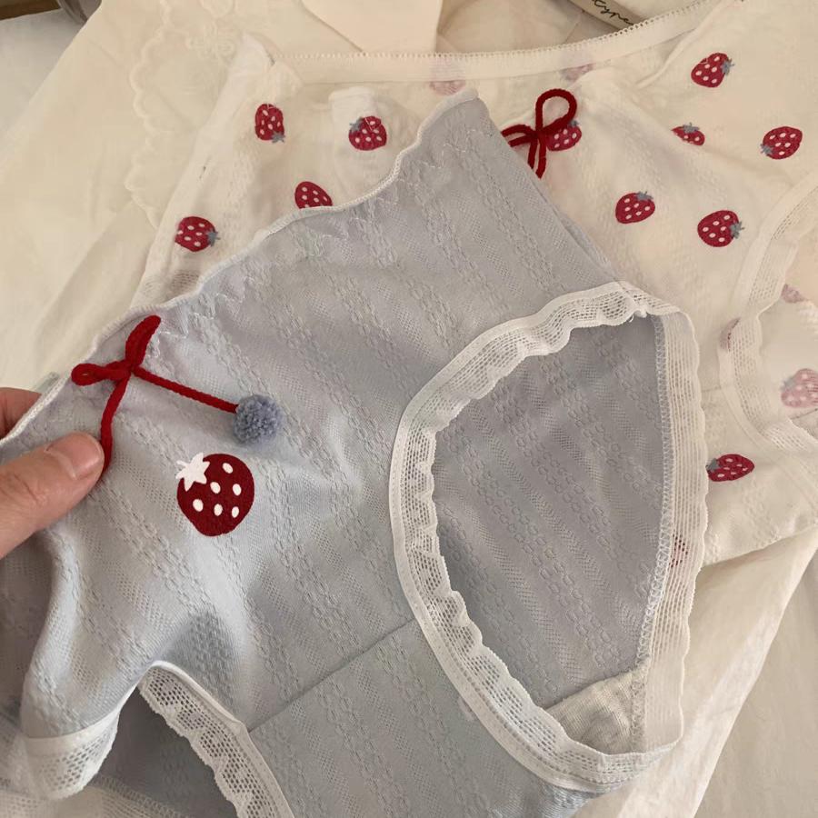 Milk Blue Japanese Sweet Strawberry Cute Underwear for Girls Pure Cotton Mid Waist Antibacterial Student Shorts Breathable Triangle Toe