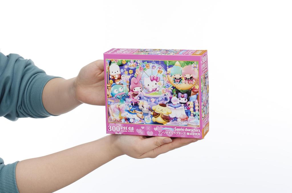 Beverly 300-Piece Jigsaw Puzzle, Sanrio Characters, Magic Laboratory (26x38cm), Made In Japan, 300-144