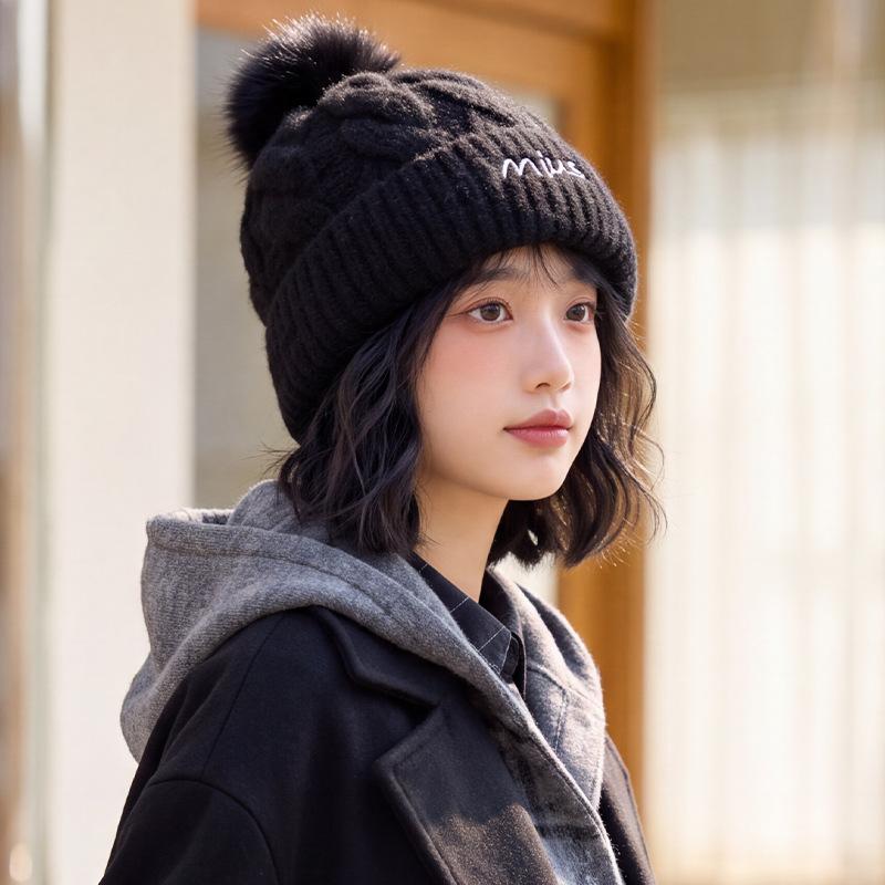 Letter embroidered knitted hat autumn and winter atmosphere hat women's warm windproof cold hat age-reducing wool hat