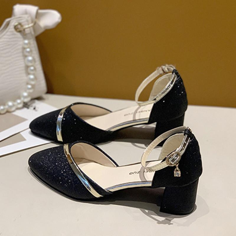 Весенняя и летняя обувь Босоножки больших размеров с острым носком на толстом квадратном каблуке Женская обувь Босоножки на одной пуговице Женская обувь