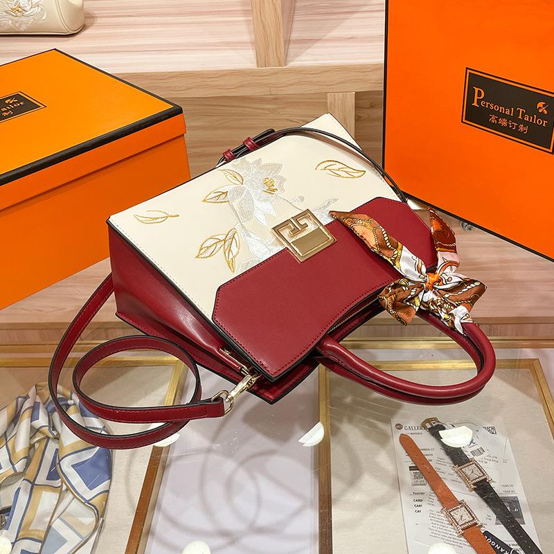 W. D. Свадебная сумка POLO для женщин, новинка 2023 года, легкая, роскошная и большая вместительная сумка для матери с вышивкой лотоса для женщин, 1973 г.