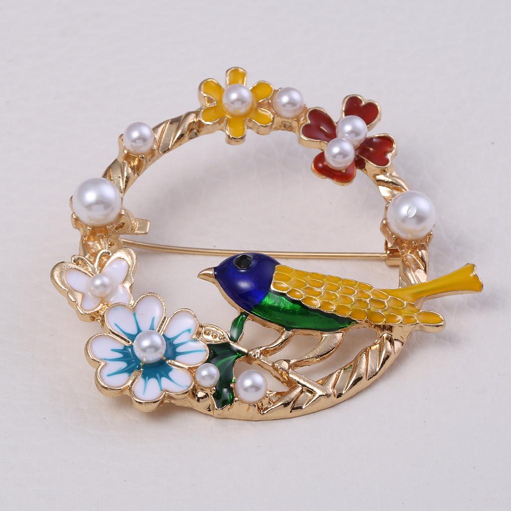 Fashion Flying Bird Eagle Enamel Pins Crystal Rhinestone Swallow Parrot Owl Animal Brooches For Women Clothes Scarf Jewelry Gift