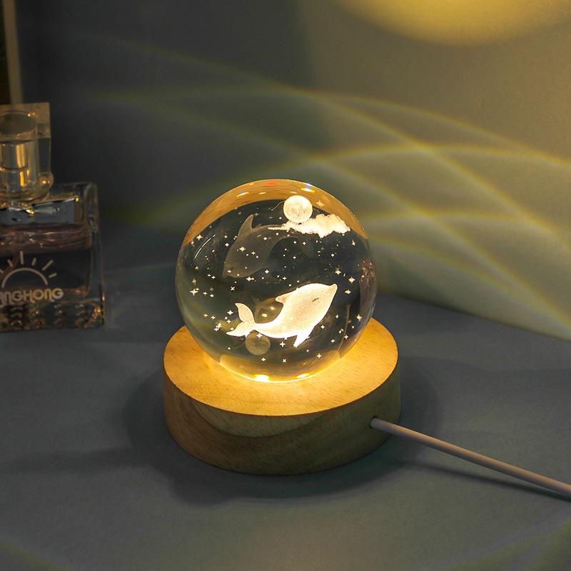 Ночник Хрустальный шар из глубин моря: 3D резной орнамент со светящейся деревянной подставкой