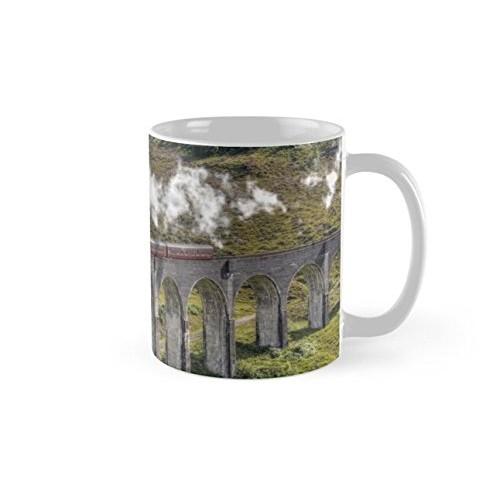 Pyramid International Паровоз на кружке «Виадук Гленфиннан»