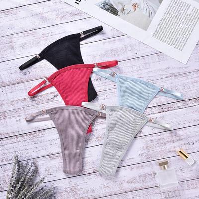 Женские бесшовные хлопковые стринги с заниженной талией - дышащие и сексуальные с металлическим декором
