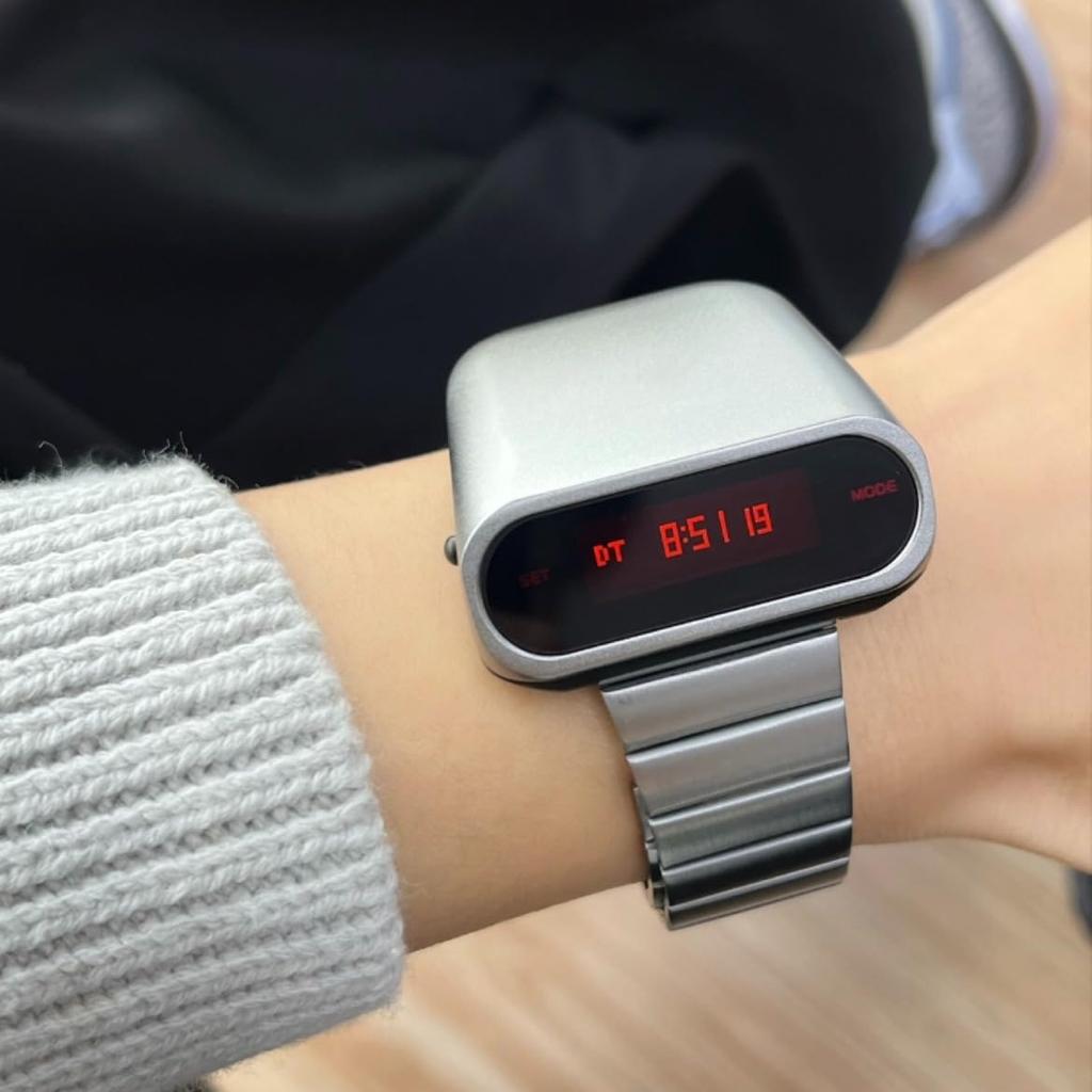 Уникальные металлические часы BENLYDESIGN, мужские цифровые часы с OLED-дисплеем, экран с функцией «Поднять и включить», ремешок из нержавеющей стали, серебристый, красный. Винтаж, Ретро. Уникальный.
