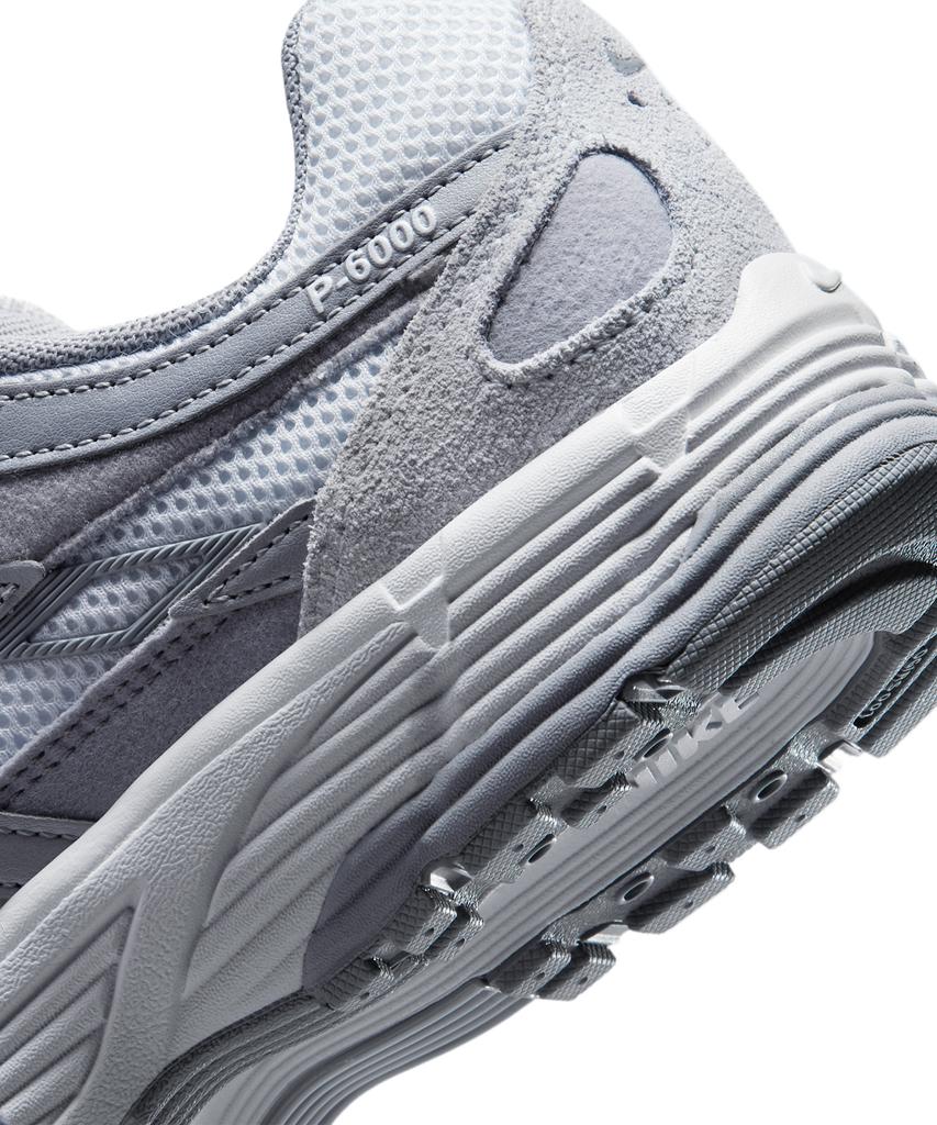 Nike P-6000 W - Футбольный серый:хитрость:белый:Football Grey / Iv2501-001