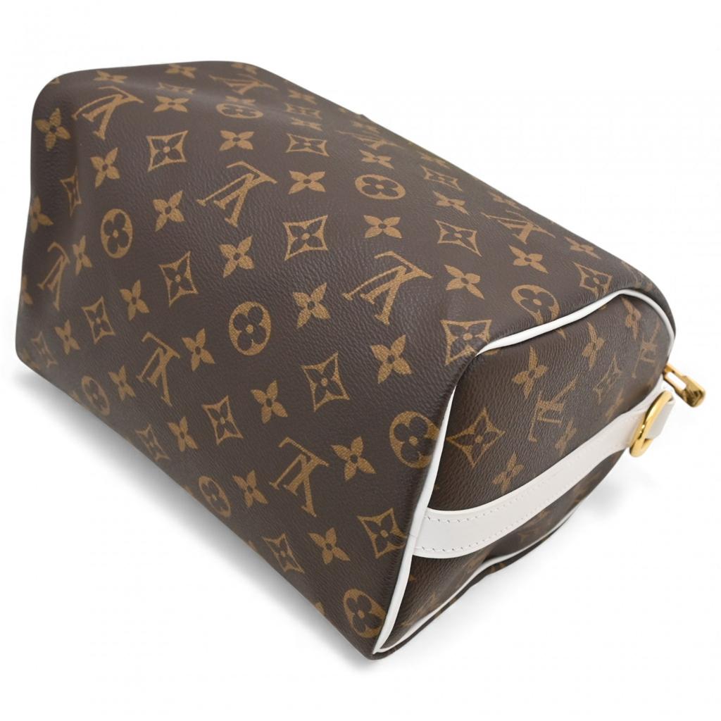 Подержанная кожаная женская сумка CELINE