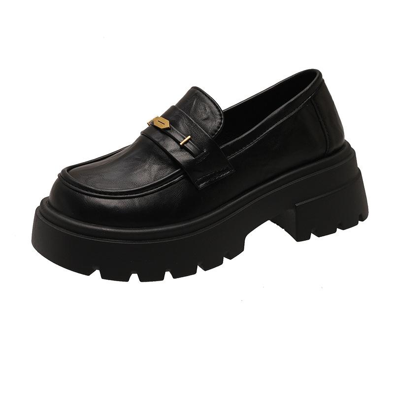 Черные туфли-лодочки с круглым носком из маленькой кожи женские 2025 весна и осень новые универсальные ретро британский стиль толстый каблук увеличивающие рост одинарные туфли лоферы