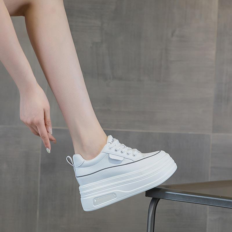 Женские белые туфли на кожаной платформе, новинка осени, маленькие 8 см увеличения внутренней высоты, маленький размер, спортивная и повседневная обувь
