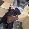 Ретро-украшение ремнем большая вместимость зимняя новая мода повседневная однотонная сумка через плечо портативная подмышечная сумка женская