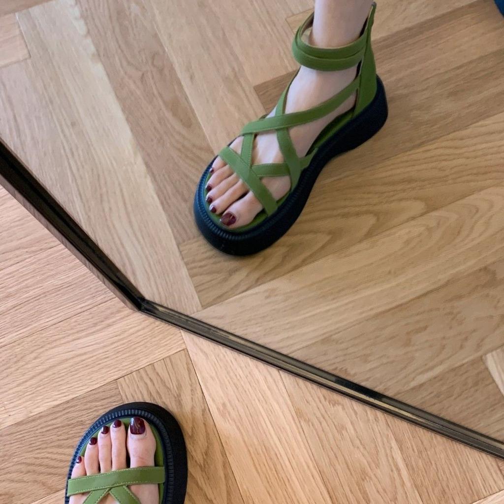 Модные Новые Гладиаторские Сандалии на Платформе Женские 2025 Летняя Мода Женские Массивные Пляжные Сандалии из Полиуретана Удобные Сандалии Женские