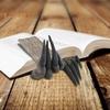 Закладка для книг «Рука дьявола на Хэллоуин» жуткий 3D-коготь демона из смолы, маркер для книг «Рука призрака», украшение для рабочего стола, аксессуары для чтения