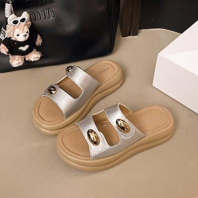 Универсальные шлепанцы на толстой подошве, увеличивающие рост, для летней женской носки, новые модели 2025 года, с юбками, пляжные шлепанцы на одно слово, нескользящие и прохладные