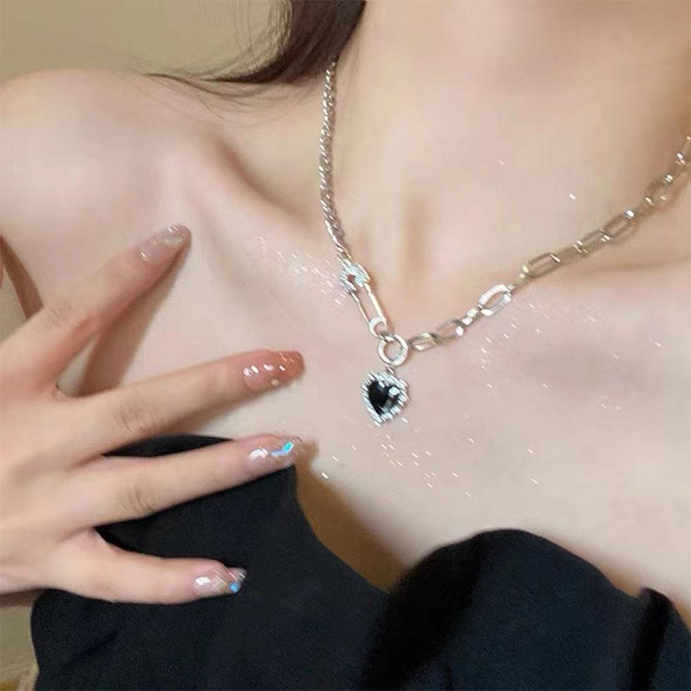 Black Heart Pendant Necklace Personalized Versatile Alloy Pin Splicing Chain Necklace Clavicle Chain Jewelry
