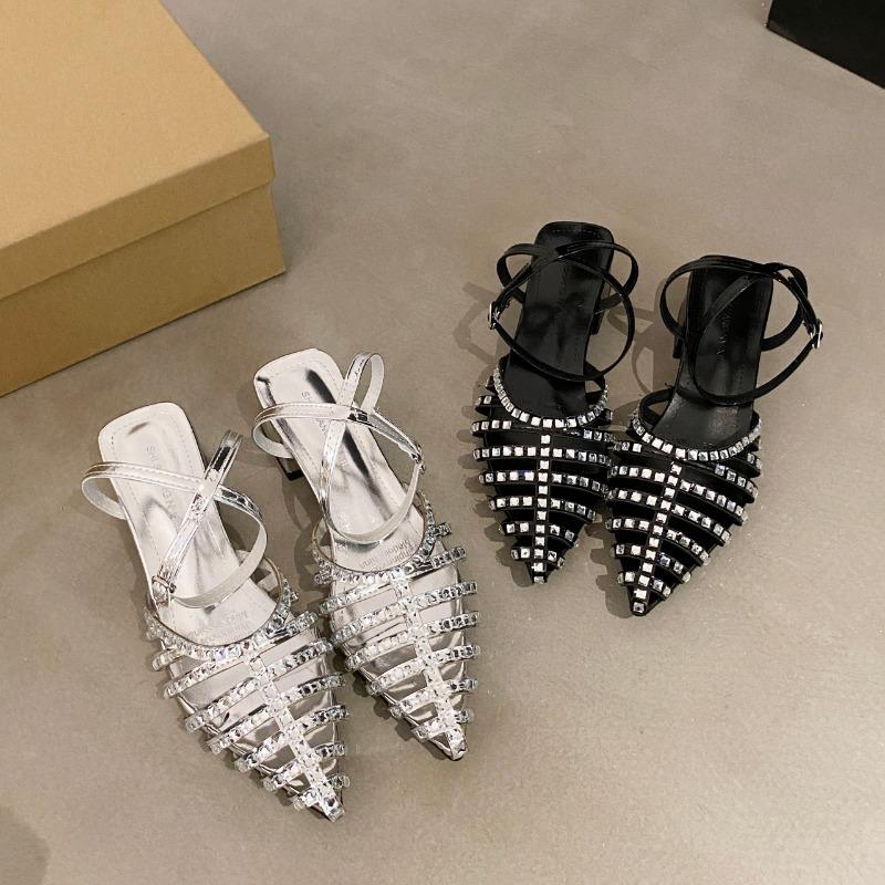 2025 Роскошные сандалии с узким ремешком из стразов Женские элегантные с острым носком на низком каблуке с ремешком на щиколотке Вечерние туфли для дам