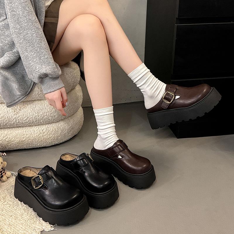 Полушлепанцы с толстой подошвой и закрытым носком для женщин, для ношения осенью 2025 года, новые модели, кожаная поверхность, круглый носок, увеличение высоты, маленькая кожа