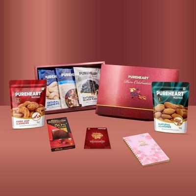 Подарочная корзина PUREHEART ко Дню святого Валентина для него и нее | Кешью, Миндаль, Ореховая смесь, Острый кешью и Черный изюм (По 80 г)