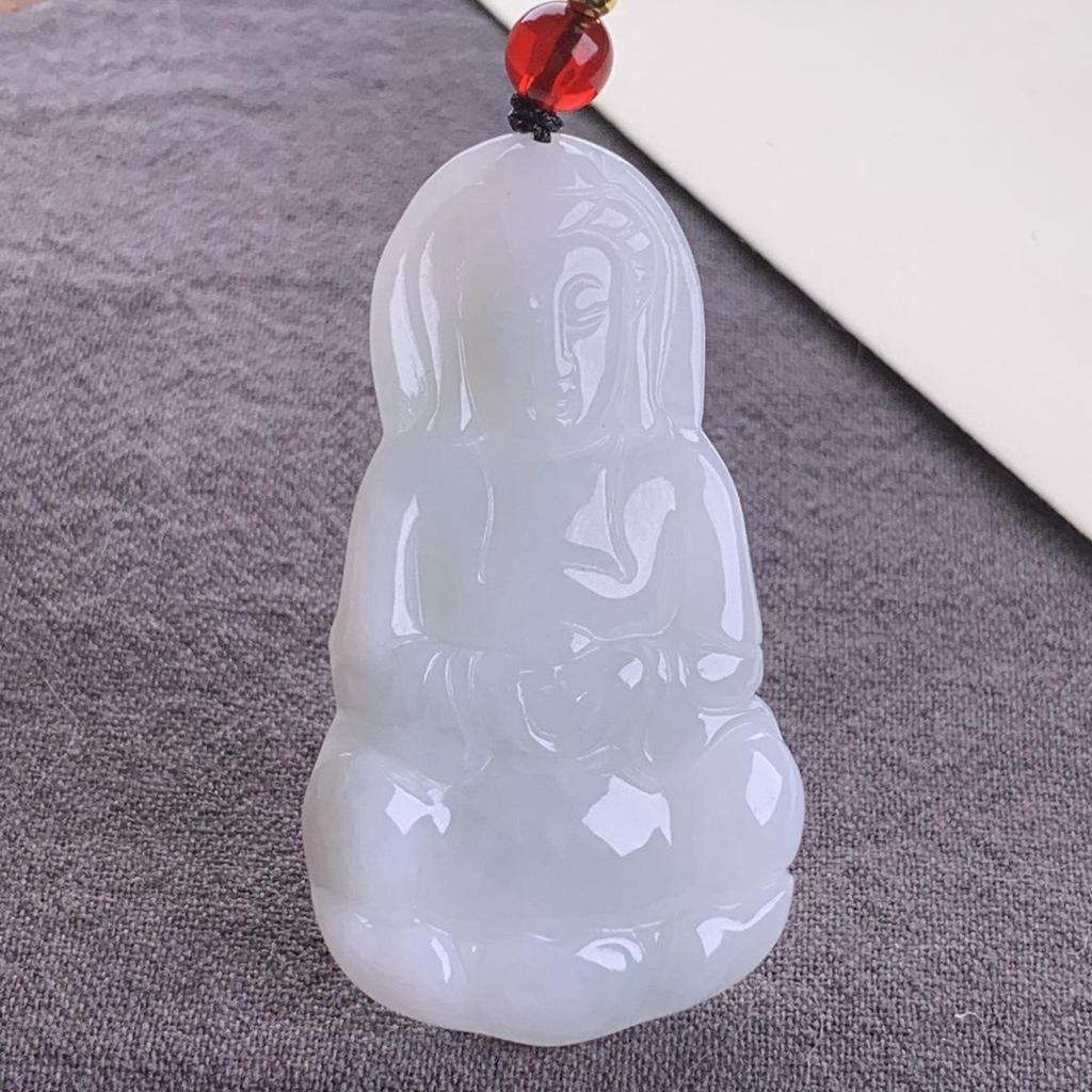 Подвеска из натурального бирманского жадеита класса А с фигурками лисы, тигра, цилиня и бодхисаттвы