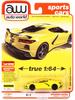 Autoworld 2020 Chevrolet Corvette C8 Stingray Желтый 'Accelerate' с двумя черными полосами Ограниченная серия 15702 экземпляра по всему миру Литая модель автомобиля от