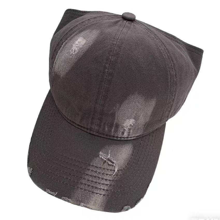 Classic Cotton Baseball Cap With Adjustable Fit For Sun Protection And Wind Resistance