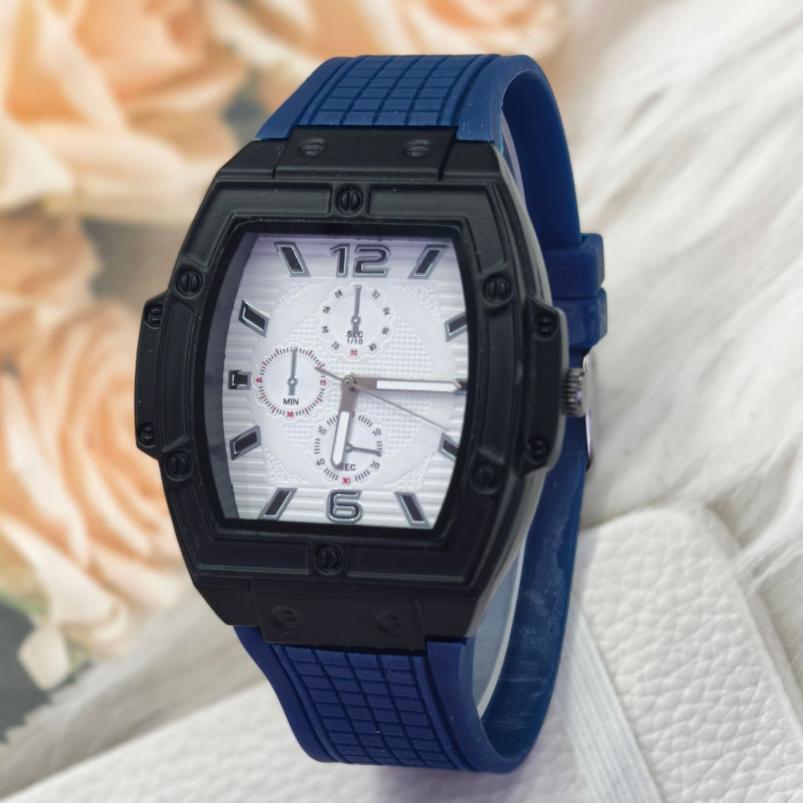 New Fashion Luxury Man Tonneau Silicone Watch Men Business Quartz Watches Students Sports Wrist Watches For Gifts Reloj Hombre