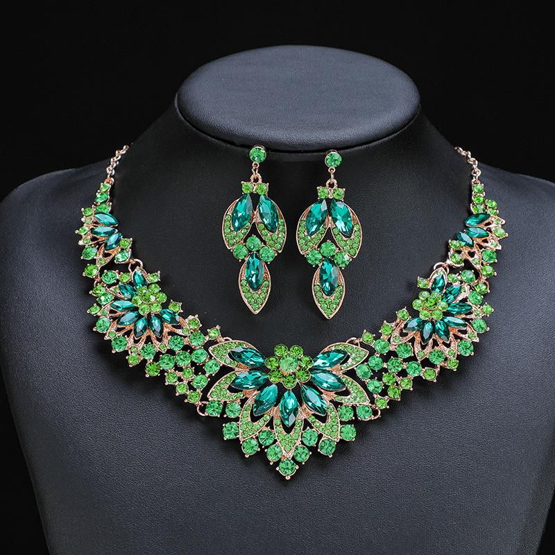 2026 Vintage Necklace Set Women 2 Piece Set Leaves Flower Exaggerated Luxury Jewelry New Bride Wedding Accessories