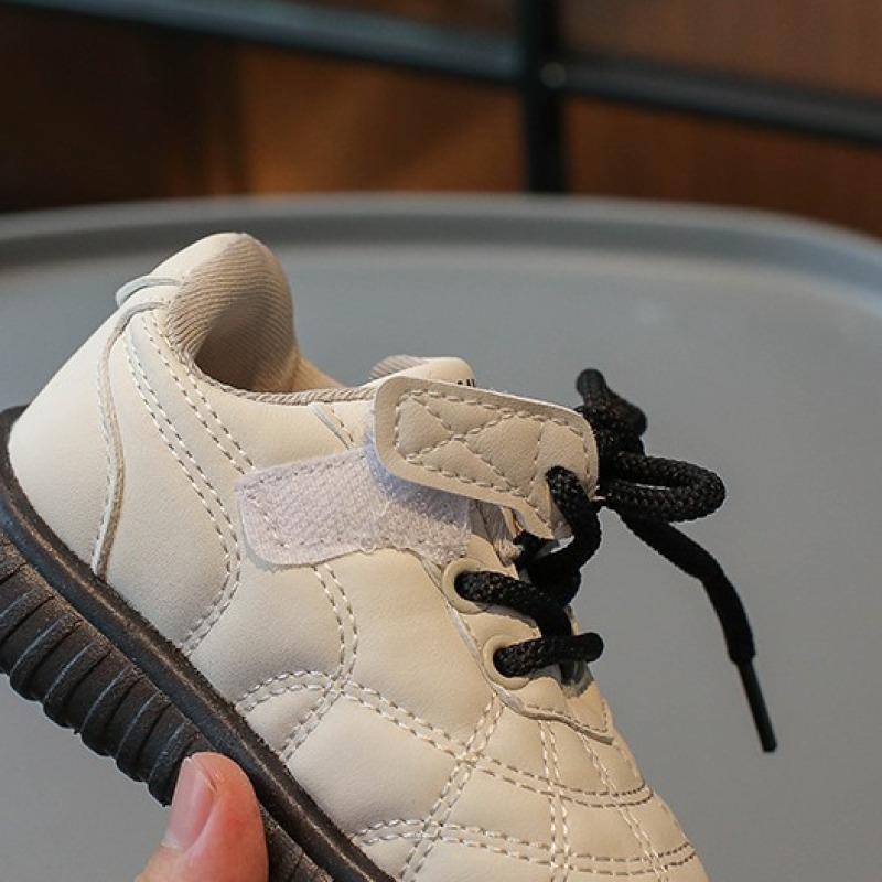 Осенняя новая сверхлегкая детская обувь, корейская версия детской повседневной обуви, модная маленькая кожаная обувь для мальчиков, обувь на мягкой подошве для маленьких девочек