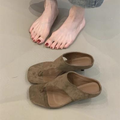 Мода 2025 Лето Новый Стиль Босоножки на Среднем Каблуке Женские Шлепанцы Удобные Стройнящие Туфли на Высоком Каблуке Слипоны Корейский Стиль Тапочки