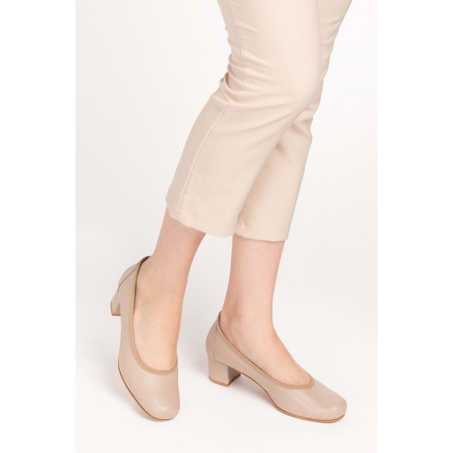 Женские классические туфли из натуральной кожи на массивном низком каблуке