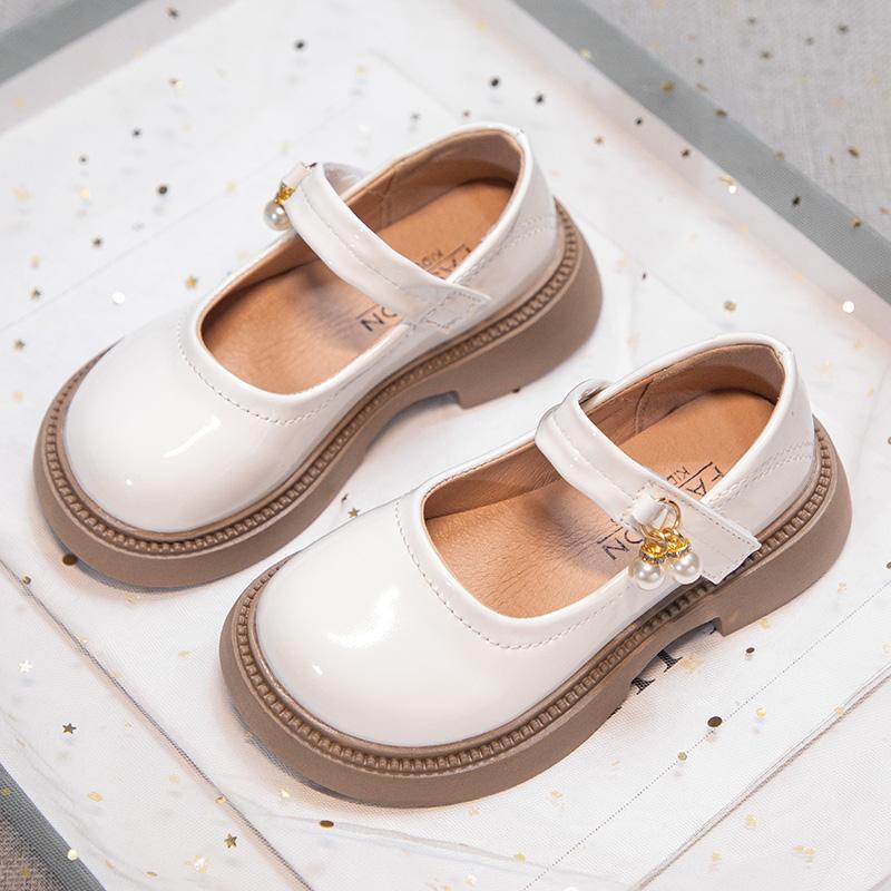 Шикарные кожаные туфли для девочек, милые черные туфли Мэри Джейн с жемчужной подвеской для свадебной вечеринки, платье для школы, балетки 26-36