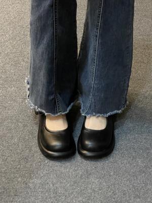 Женщины в стиле полудрагоценностей Баотоу носят толстые юбки, французские высокие каблуки на одной педали, с новыми нижними классными тапочками Мэри Джейн 2025 года