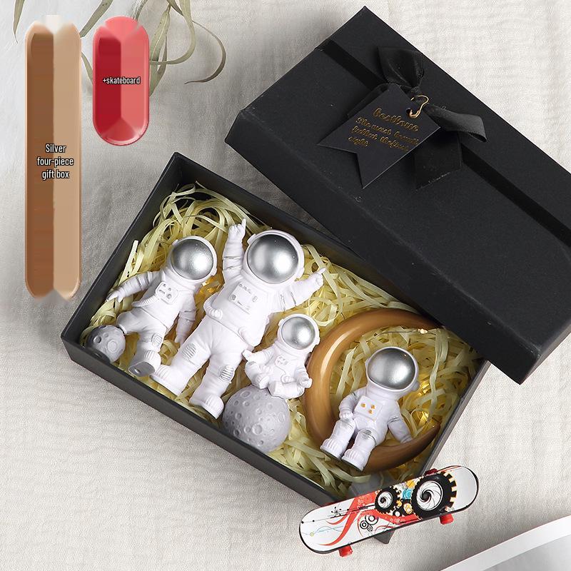 Маленькая смоляная фигурка космонавта - Идеально для домашнего декора, подарка на День святого Валентина или день рождения